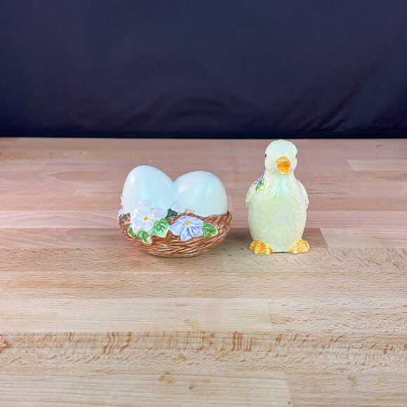 Avon Gift Collection Springtime Salt and Pepper Shakers Duck and Eggs Shakers - Picture 2 of 15